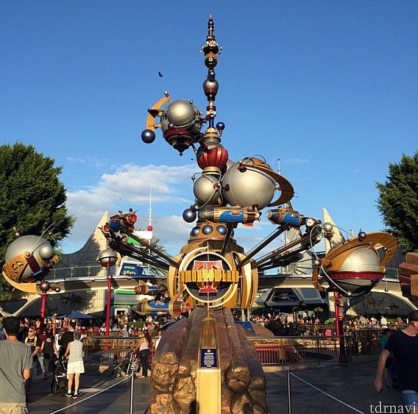 アストロ・オービターの場所 | ディズニーランド（アナハイム）