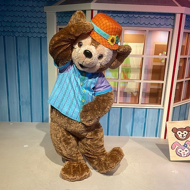 誰に会えるか運次第？ダッフィー&フレンズの春コスチューム