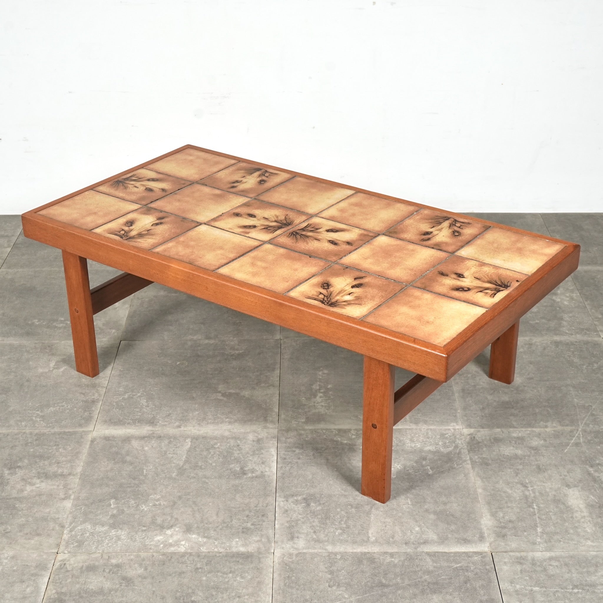 TRIOH】タイルトップ ローテーブル – TIME HYPE