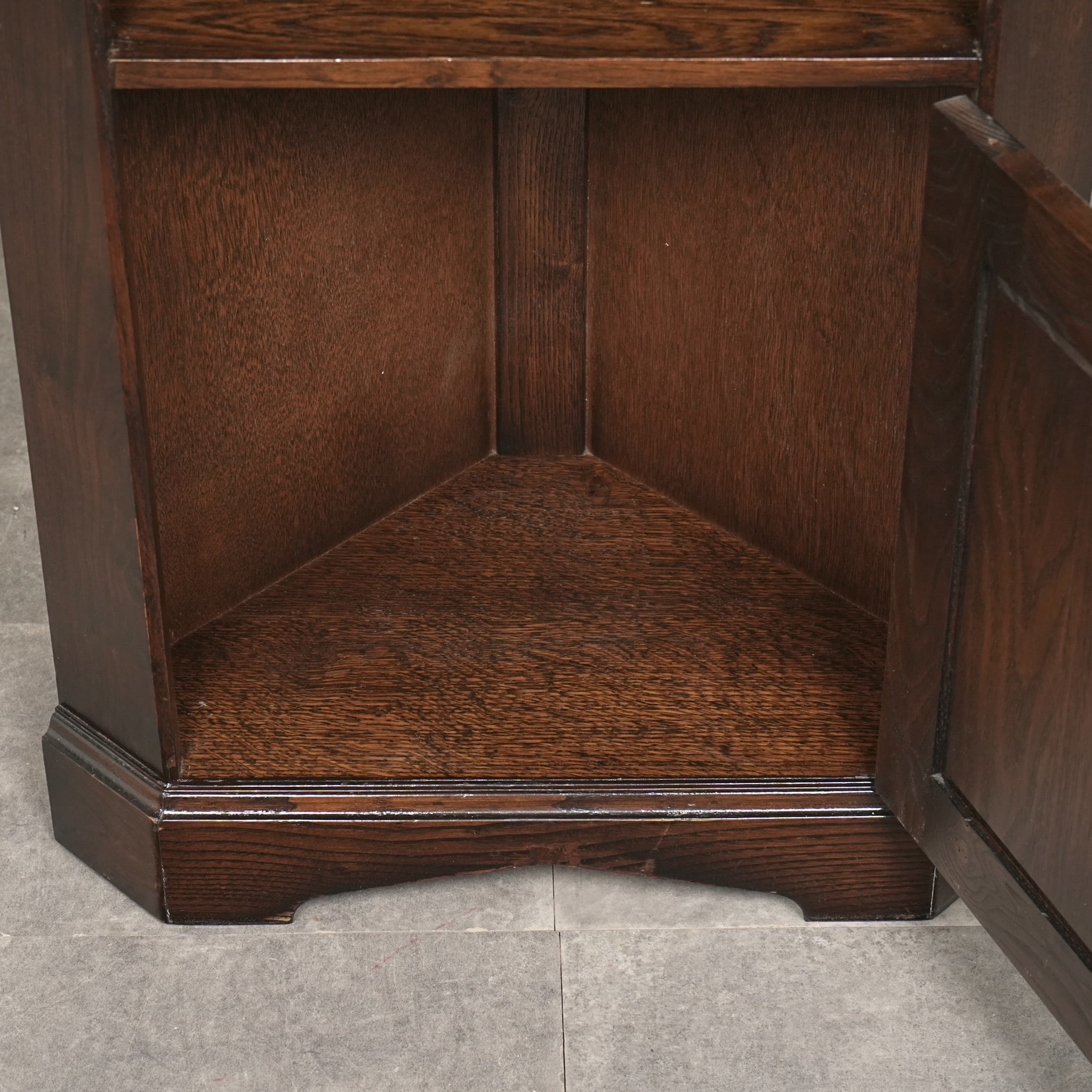 英国クラシック ヴィンテージ コーナーキャビネット – TIME HYPE