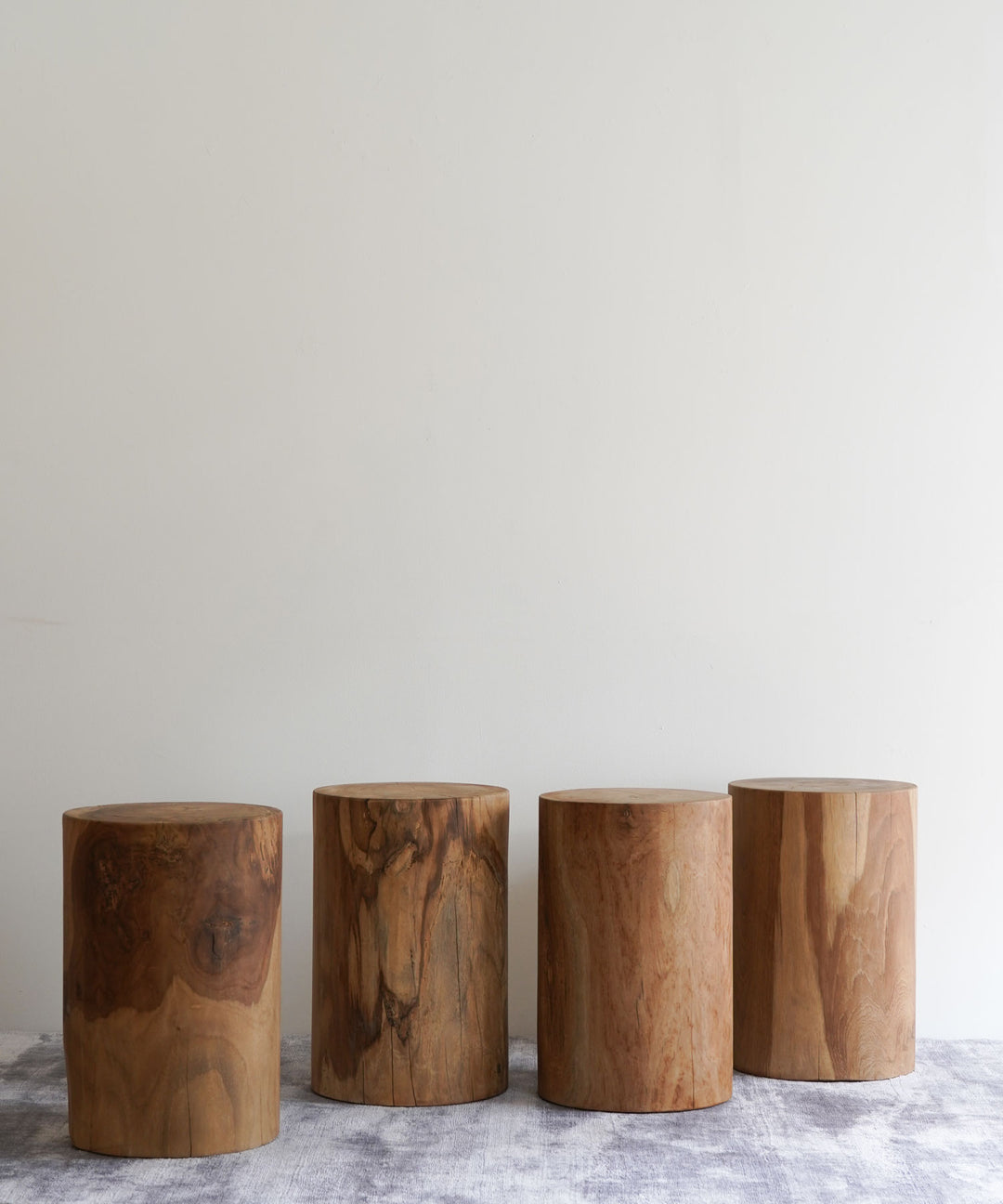 dareels（ダリールズ）SOLID STOOL ROUND｜チーク古材を贅沢に使った