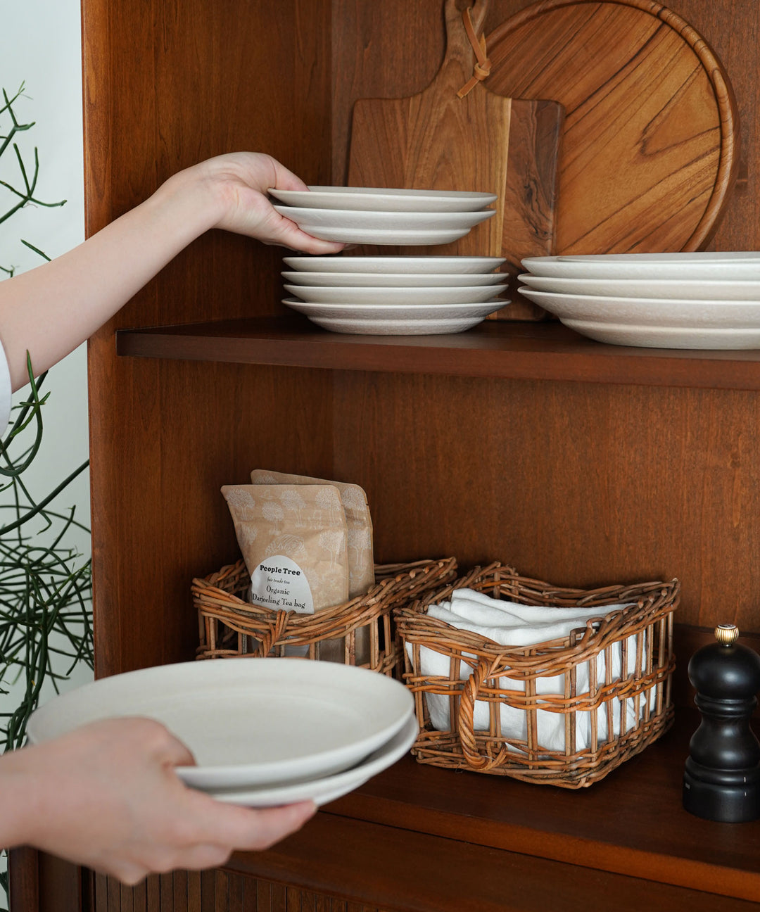 JULIE トールキャビネット ダークブラウン - 北欧ヴィンテージデザイン