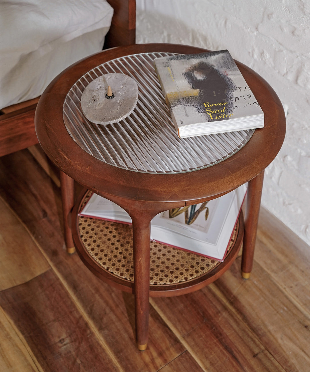 JULIE ラウンドサイドテーブル ダークブラウン - 北欧デザインのラタン