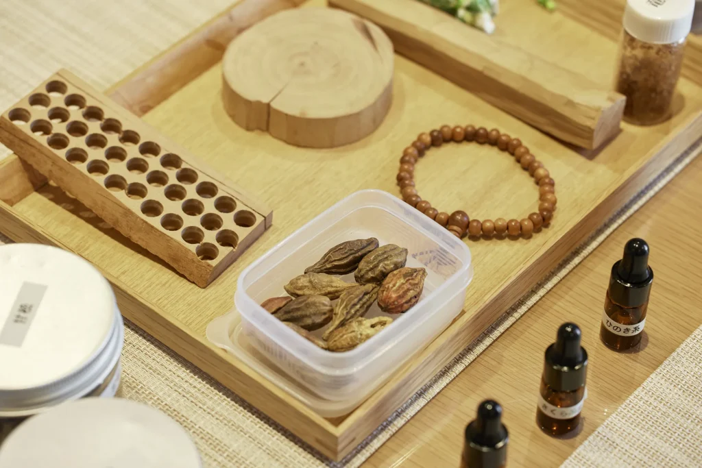白檀の香りと匂い袋作り体験会 - 日本の香り文化体験｜座香十
