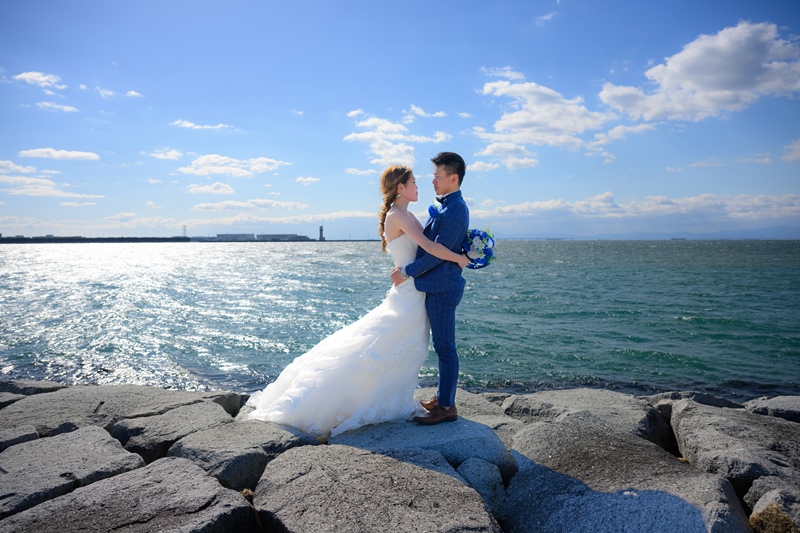 ビーチフォトにピッタリ♪幸せのサムシングブルーのブーケを持って