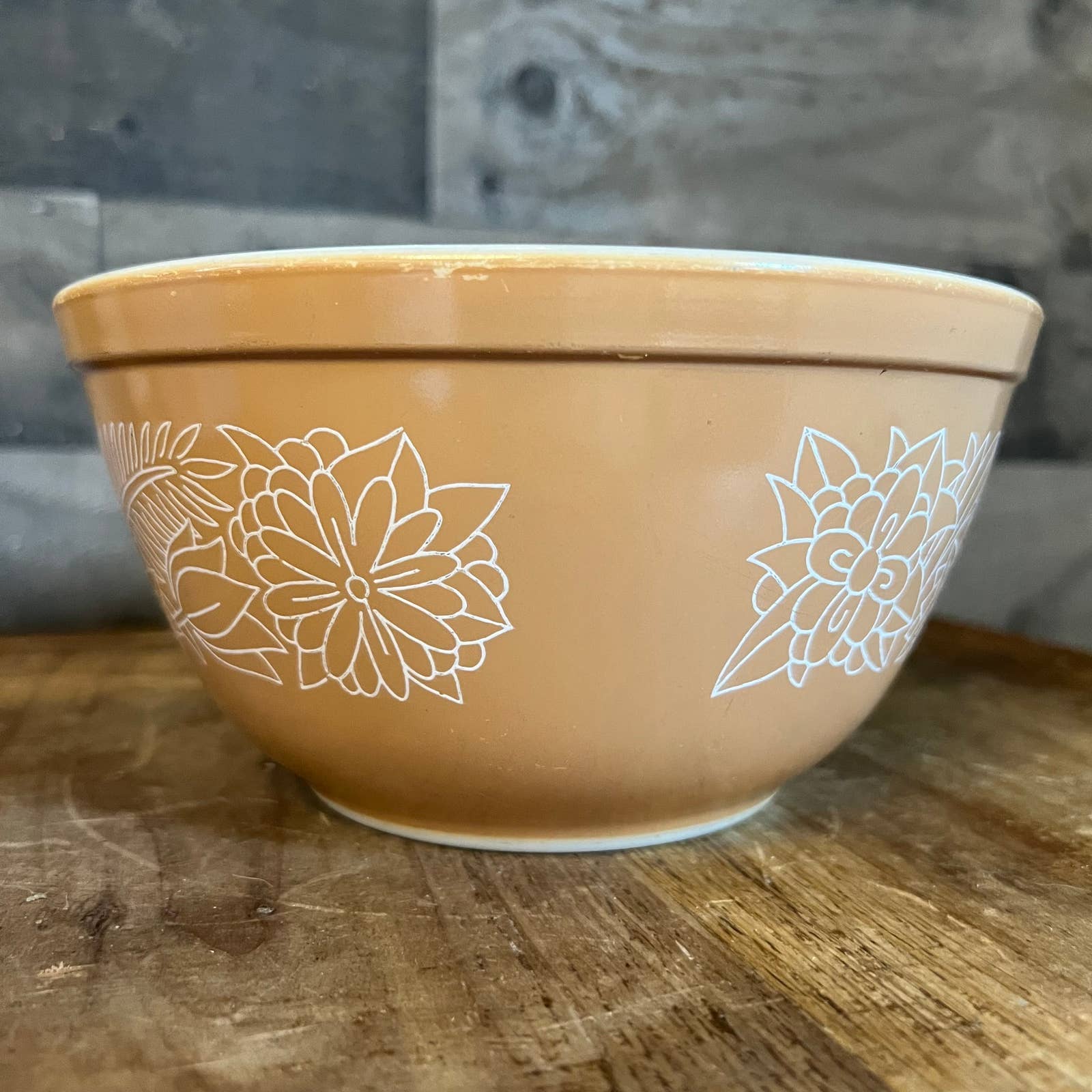 Vintage Pyrex 402 tan woodland 1.5 mixing bowl – THE ANTIQUE YARD