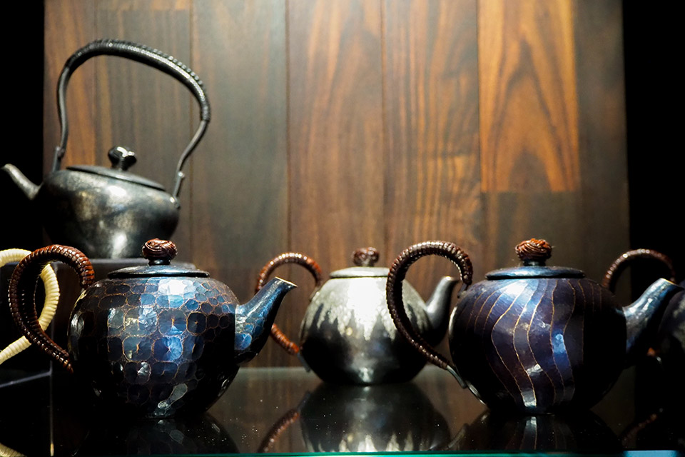 伝統工芸に斬新で自由な発想を取り入れる金工作家「須佐 真