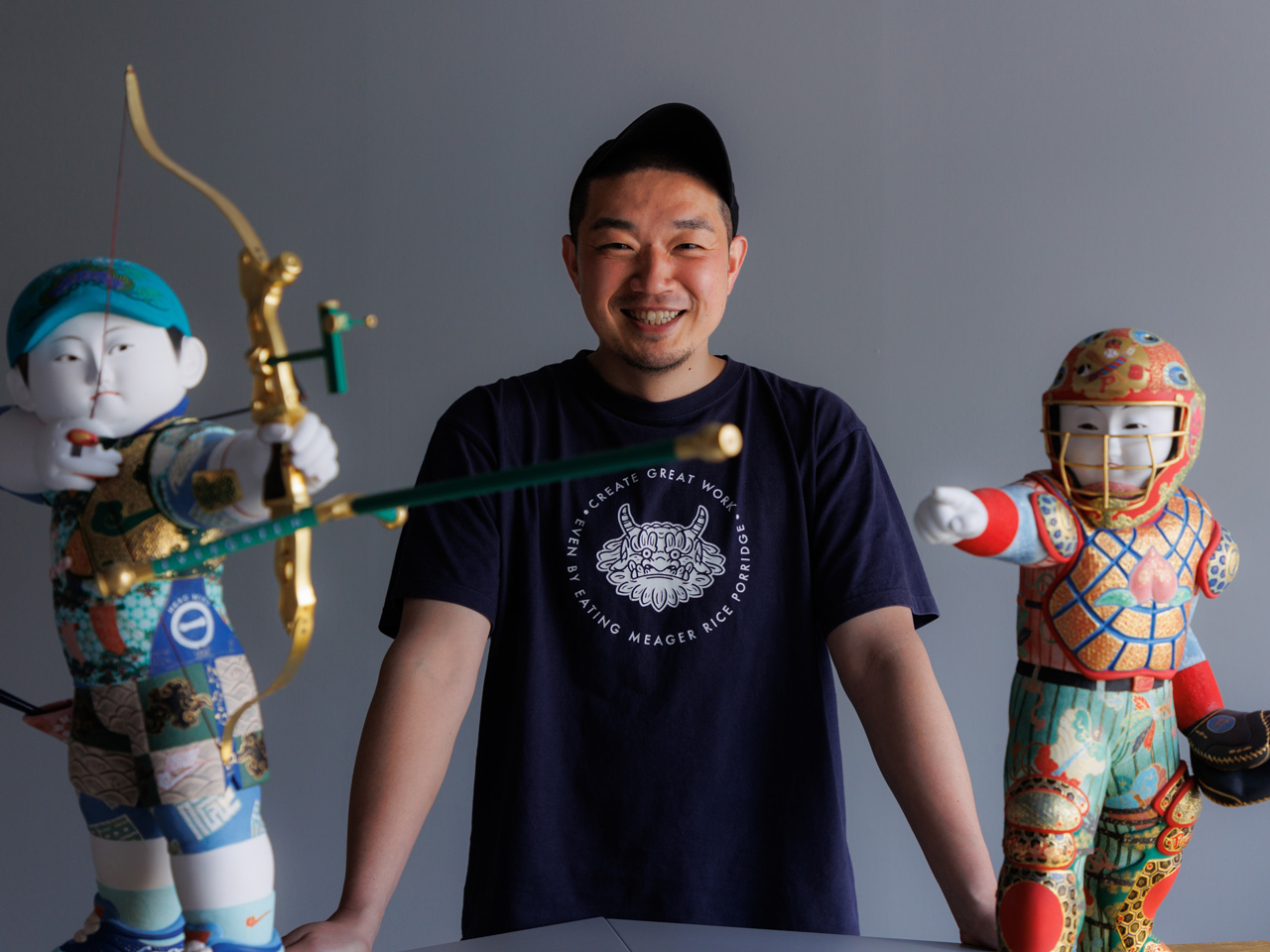 人形を通して“いま”を刻む。中村弘峰が映し出す、世界へ広がる創造の