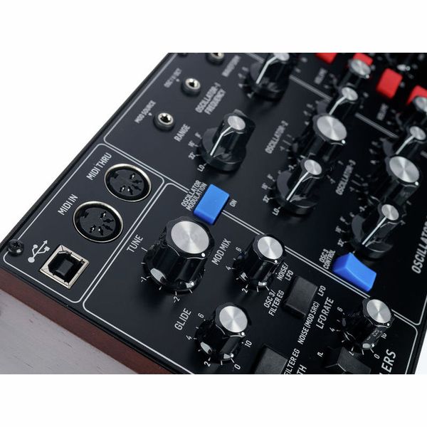 Behringer Model D – Switzerland