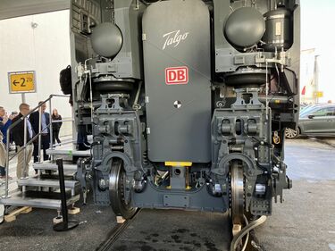 スペイン｢フリーゲージ列車｣どんな仕組みなのか 日本仕様は？聞くと