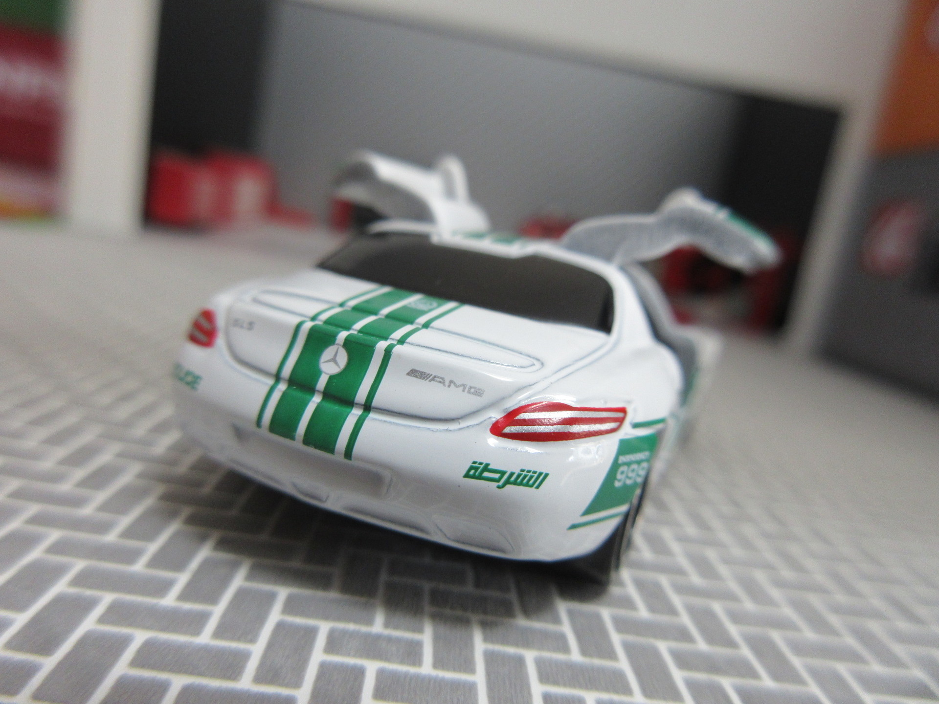 SLS AMG【ドバイ警察】: おひっこししました。