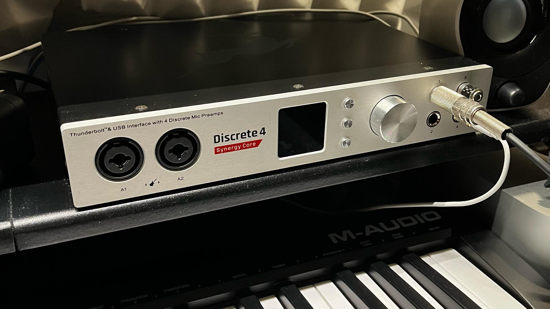 オーディオインターフェースは、ANTELOPE AUDIO 「Discrete 4」が宅録