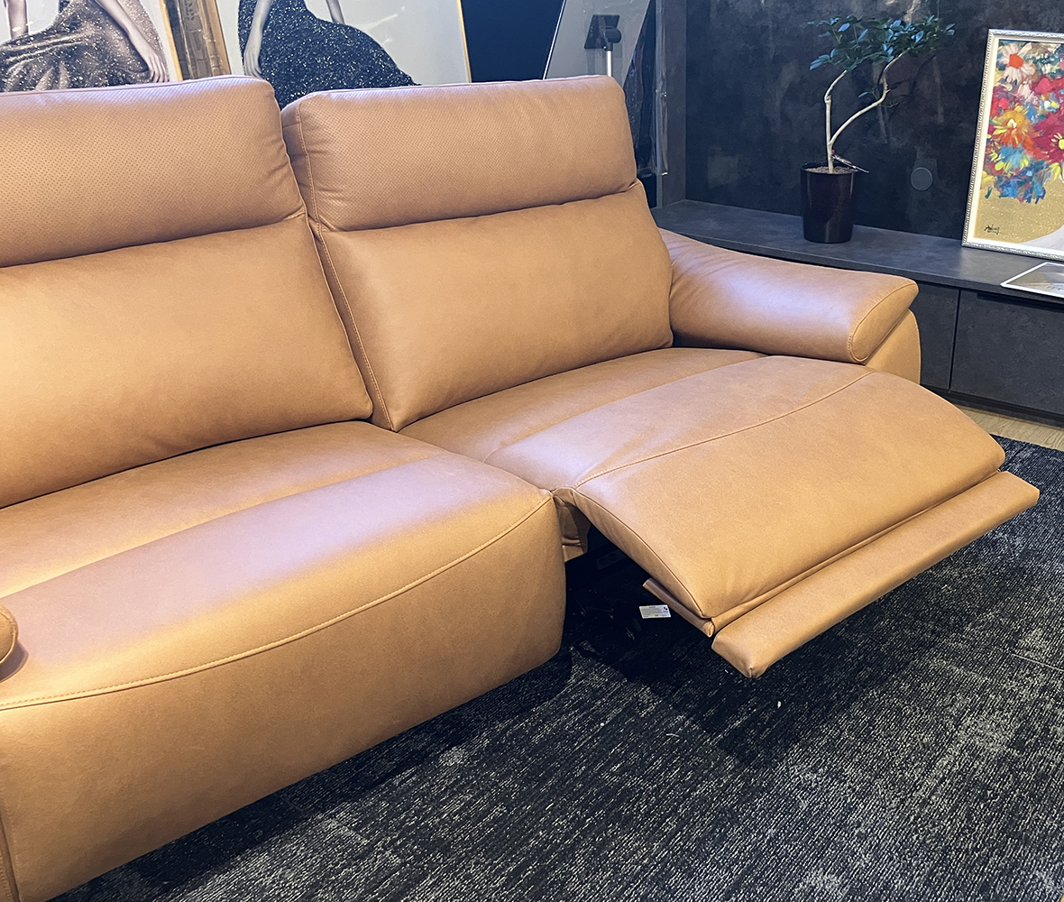 まるでプライベートシアター！背もたれ部分にスピーカーが内蔵された2