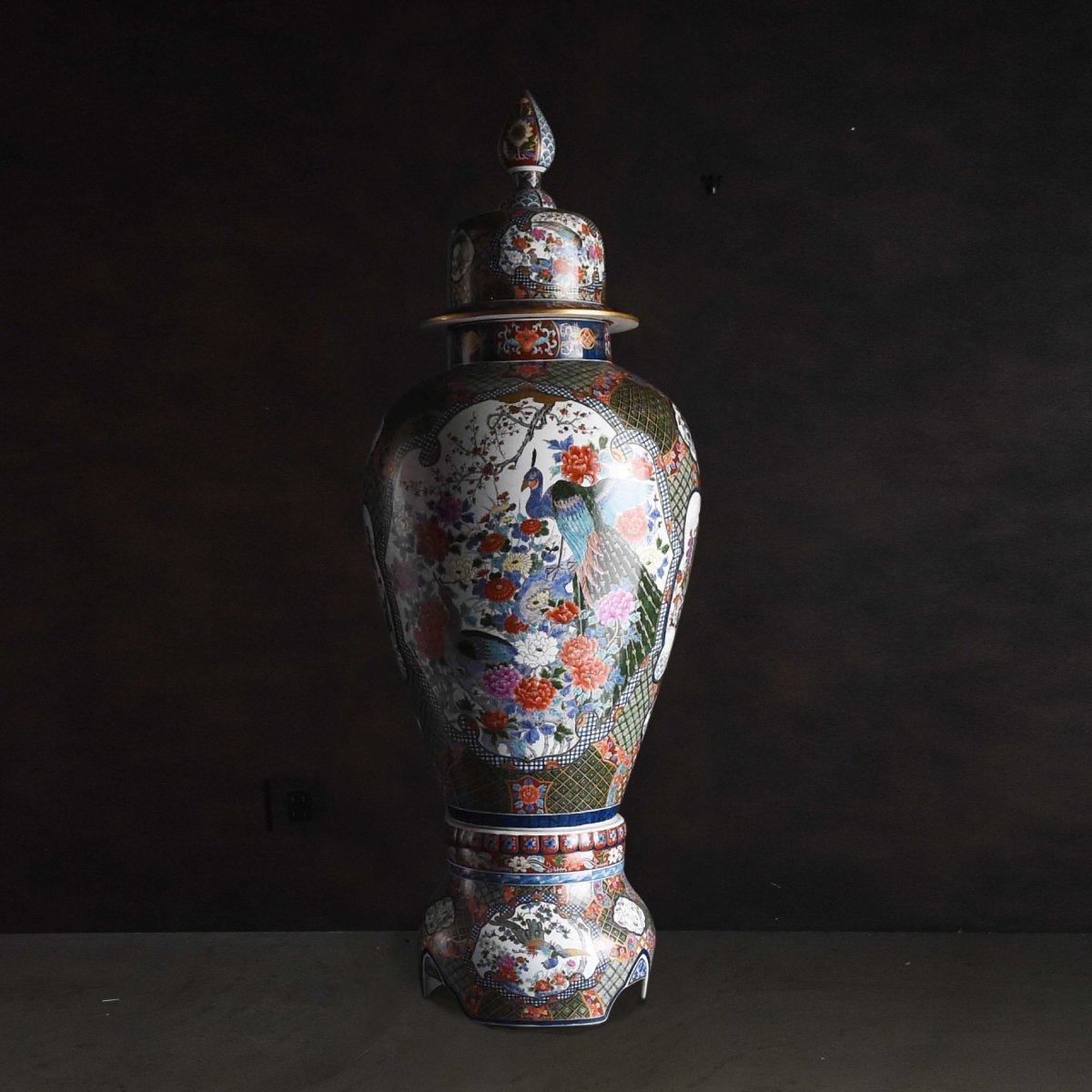 有田焼 - 大飾壺 - 染錦間取花鳥 – Tokyo Apartment Store