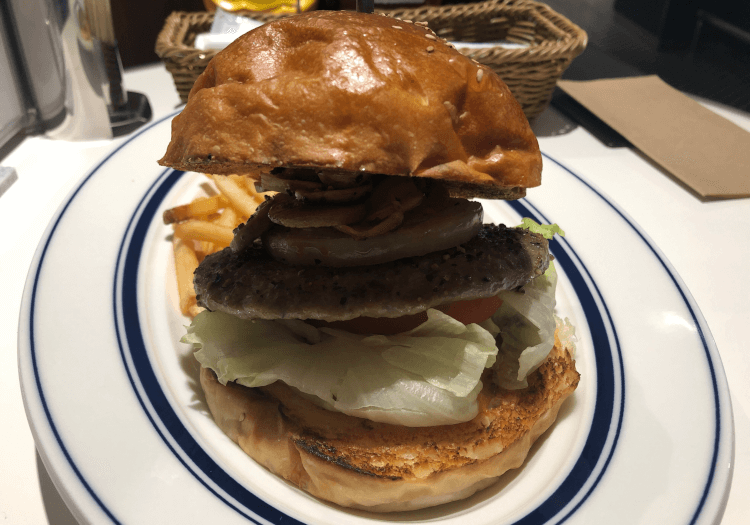 東京駅構内「THE BEAT DINER」で鹿肉のジビエバーガー！グランスタ東京