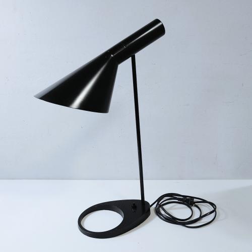 アルネ・ヤコブセン【Louis Poulsen】ルイスポールセン AJテーブル