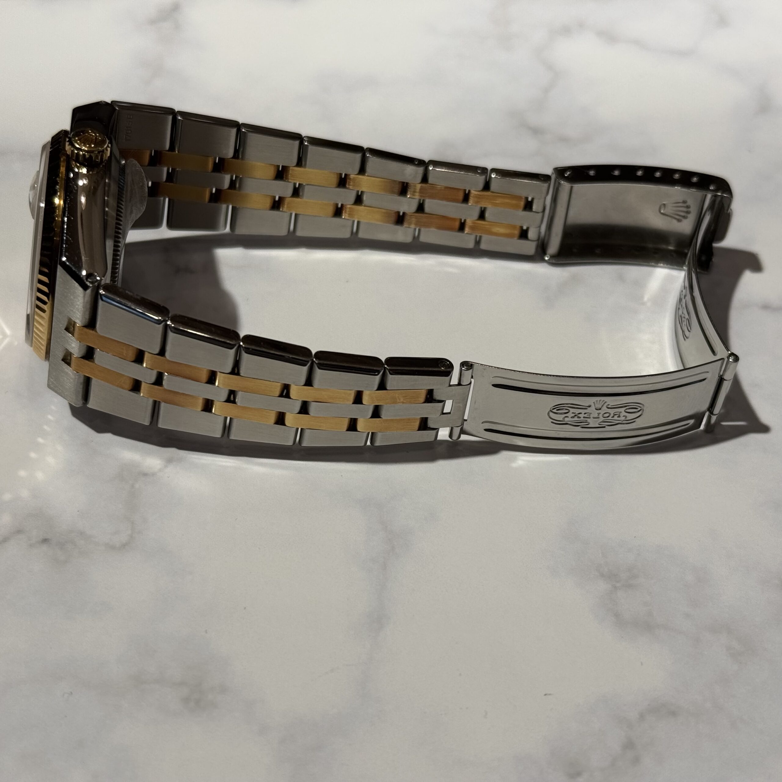 ロレックスでは珍しい電池式のオイスタークォーツ Ref.17013