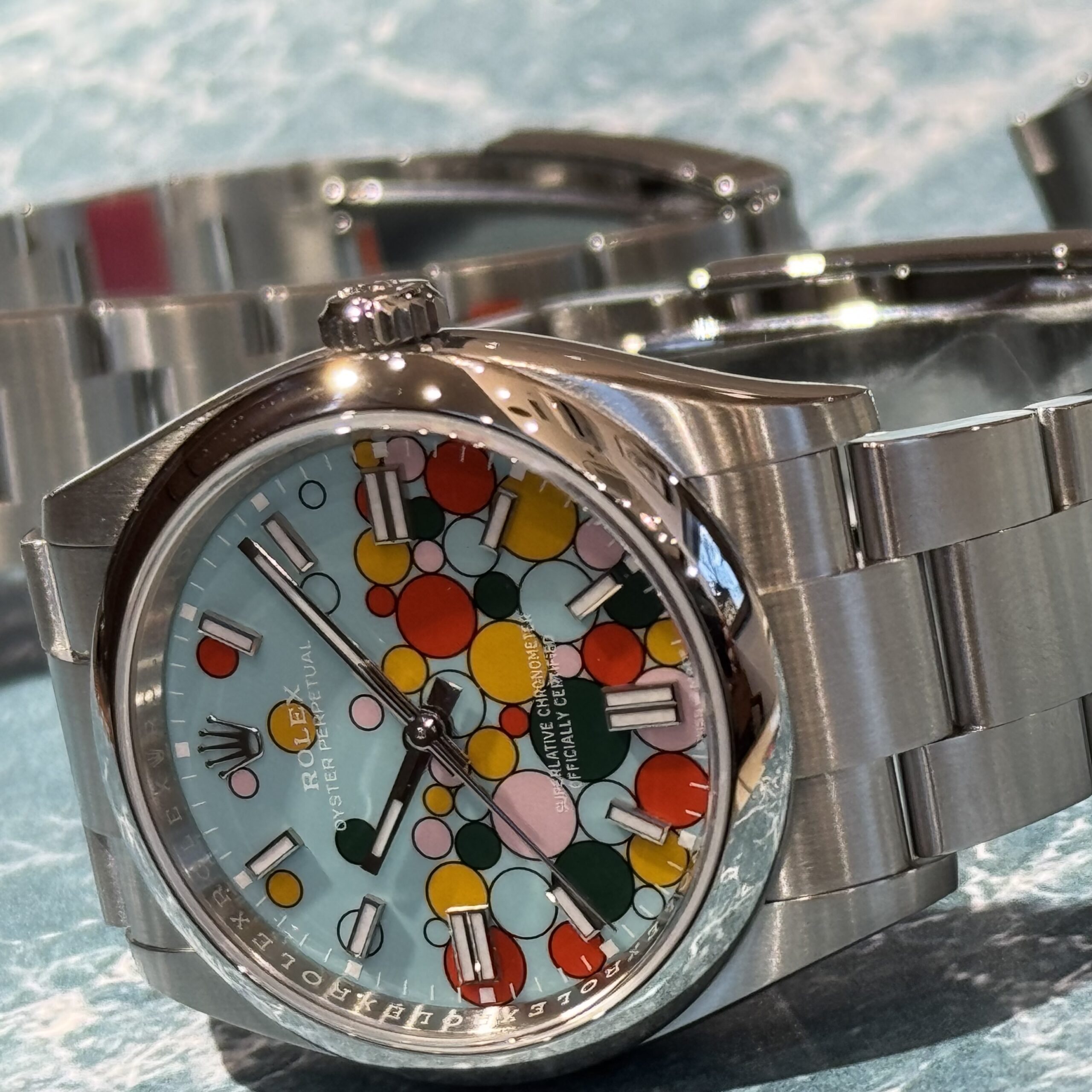 ポップなデザインのセレブレーションダイヤル Ref.277200 Ref.126000