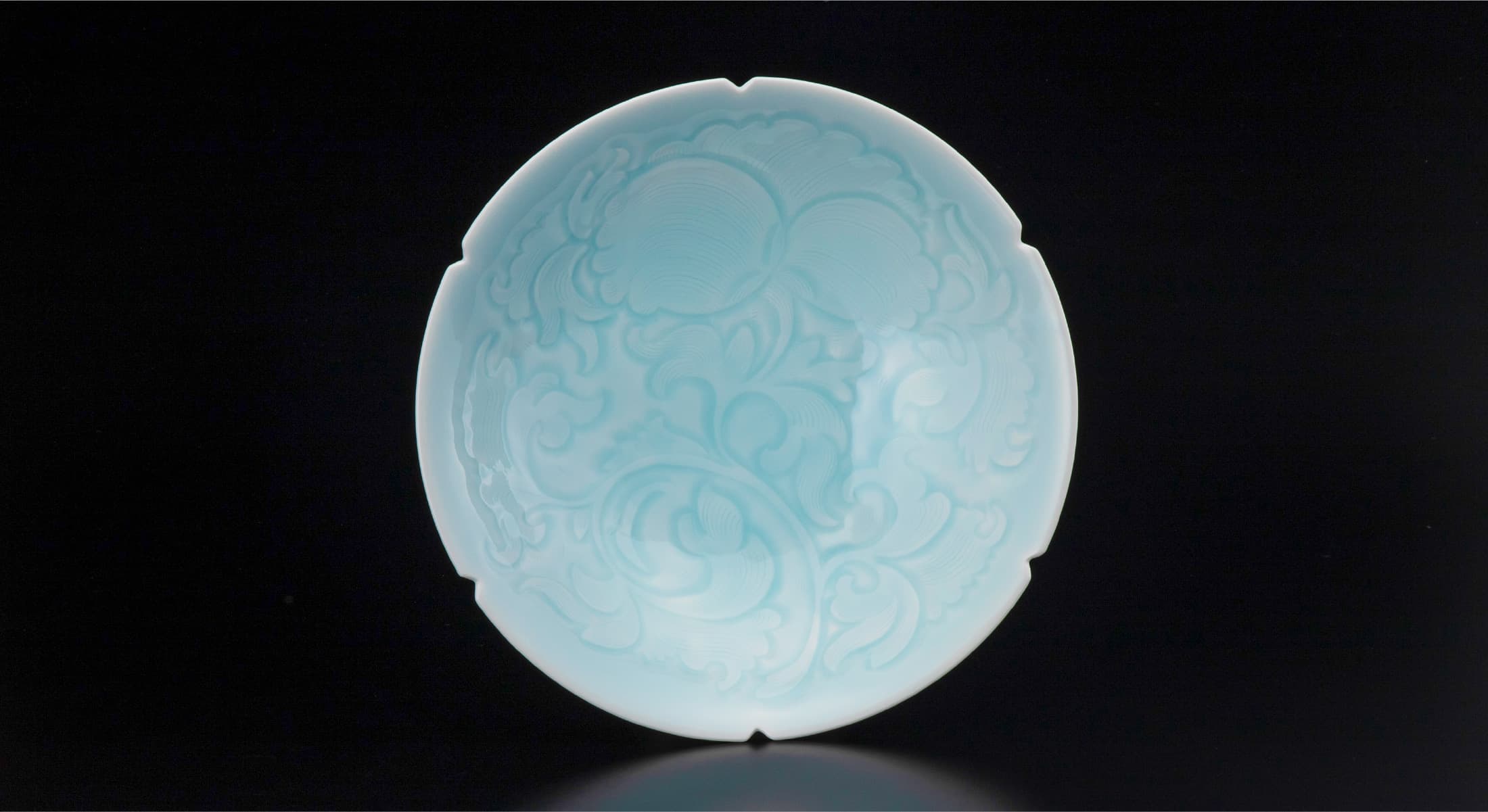 青白磁 華唐草 | 土岐市美濃焼公式ブランドサイト｜TOKI MINOYAKI