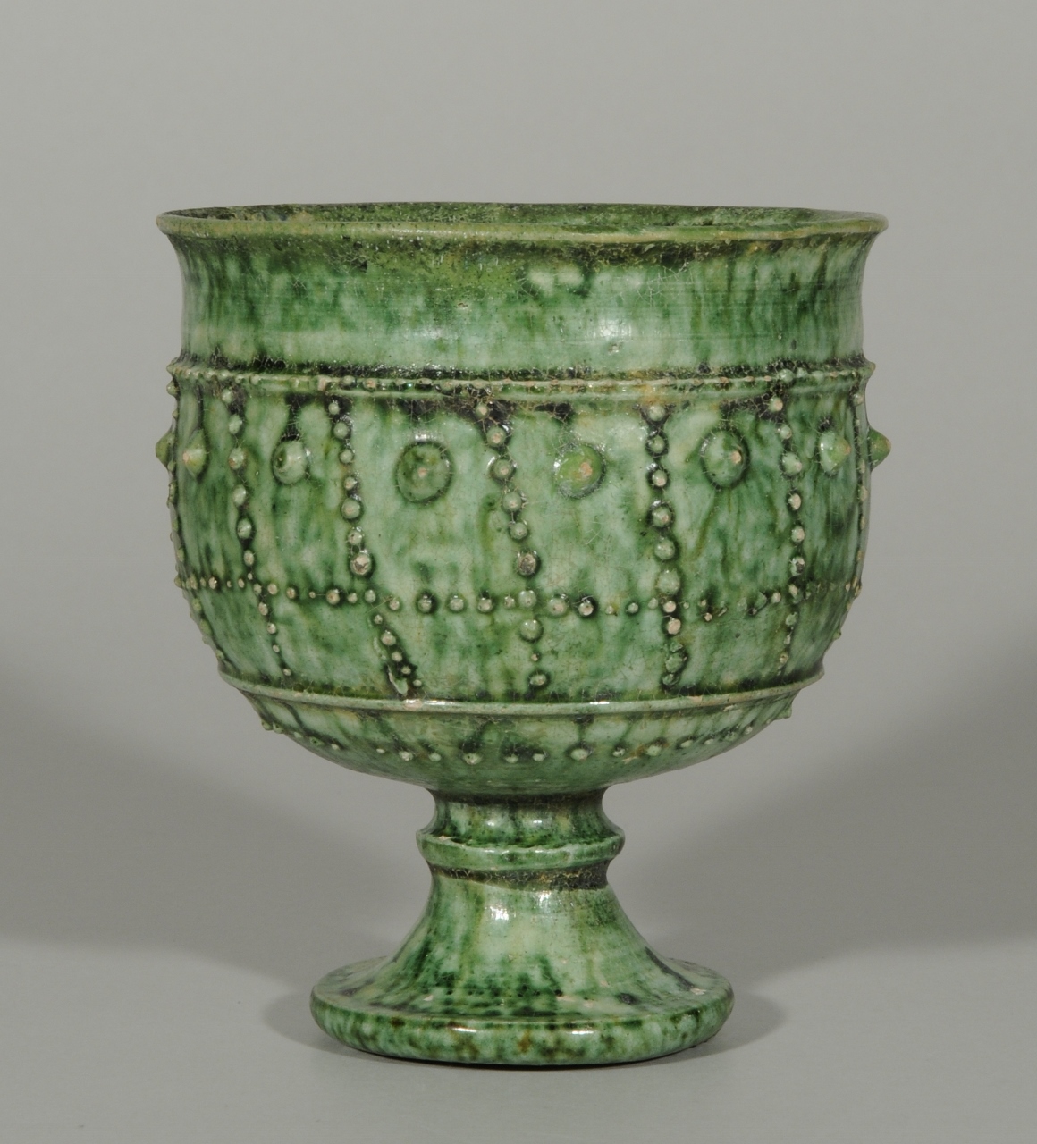 緑釉突起文高足杯 - 常盤山文庫