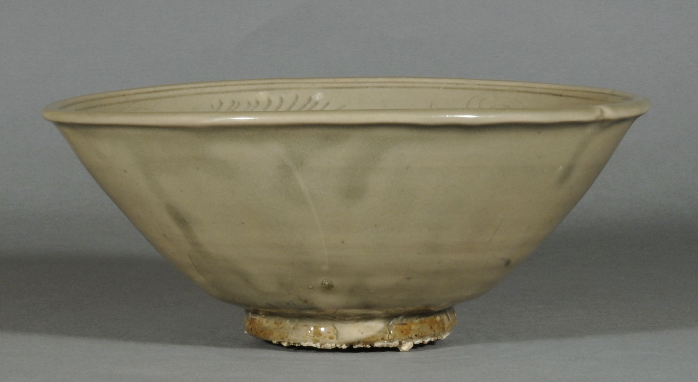 青磁劃花文鉢 - 常盤山文庫