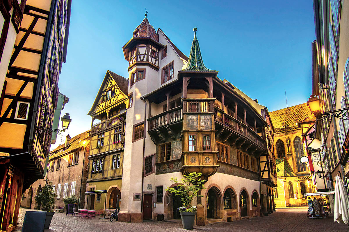 フランス・アルザス地方を代表する町コルマールで満喫!!花と運河が