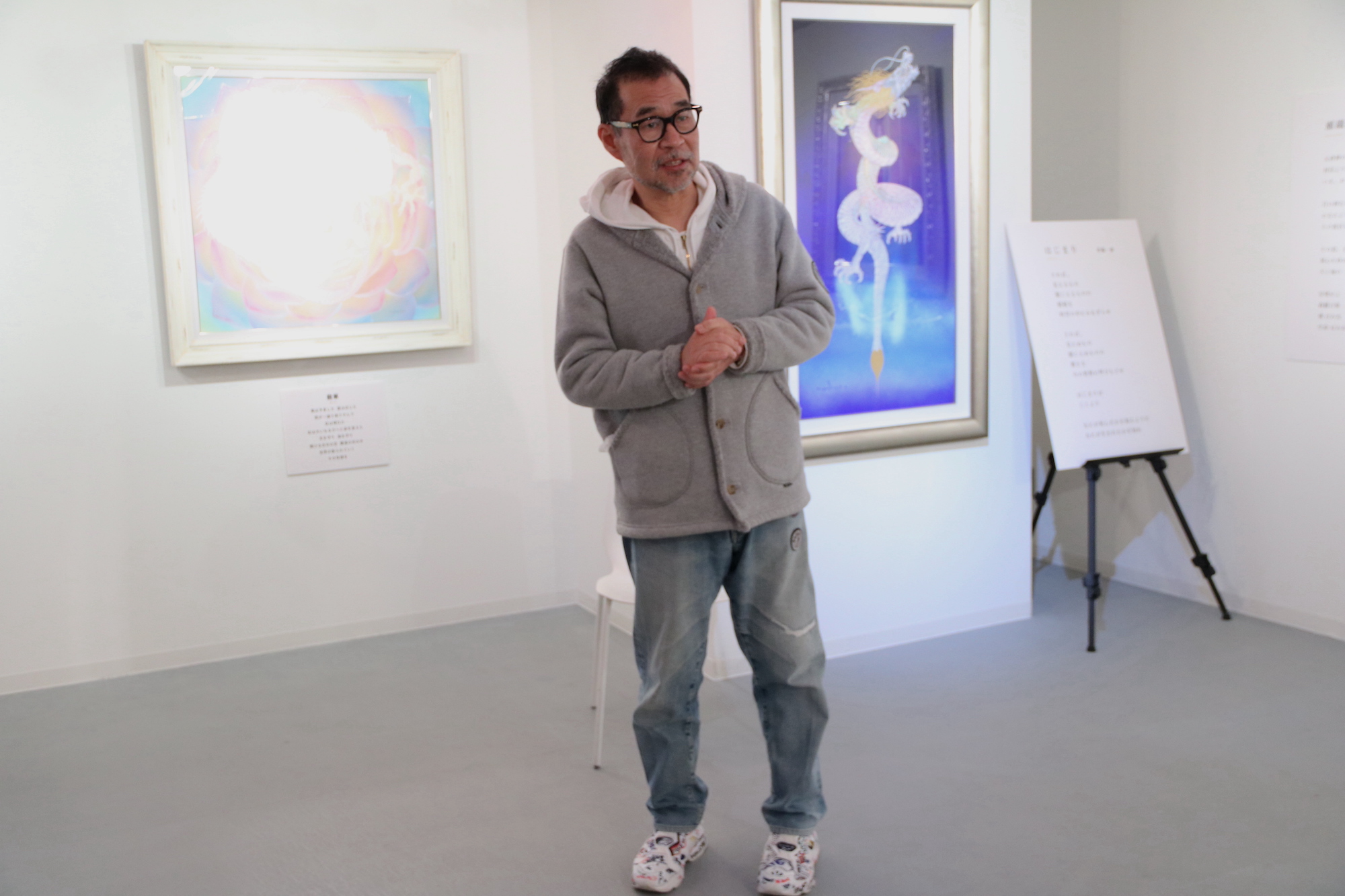 有田焼の常識を超えた草場一壽の「陶彩画新作展」インドの女神