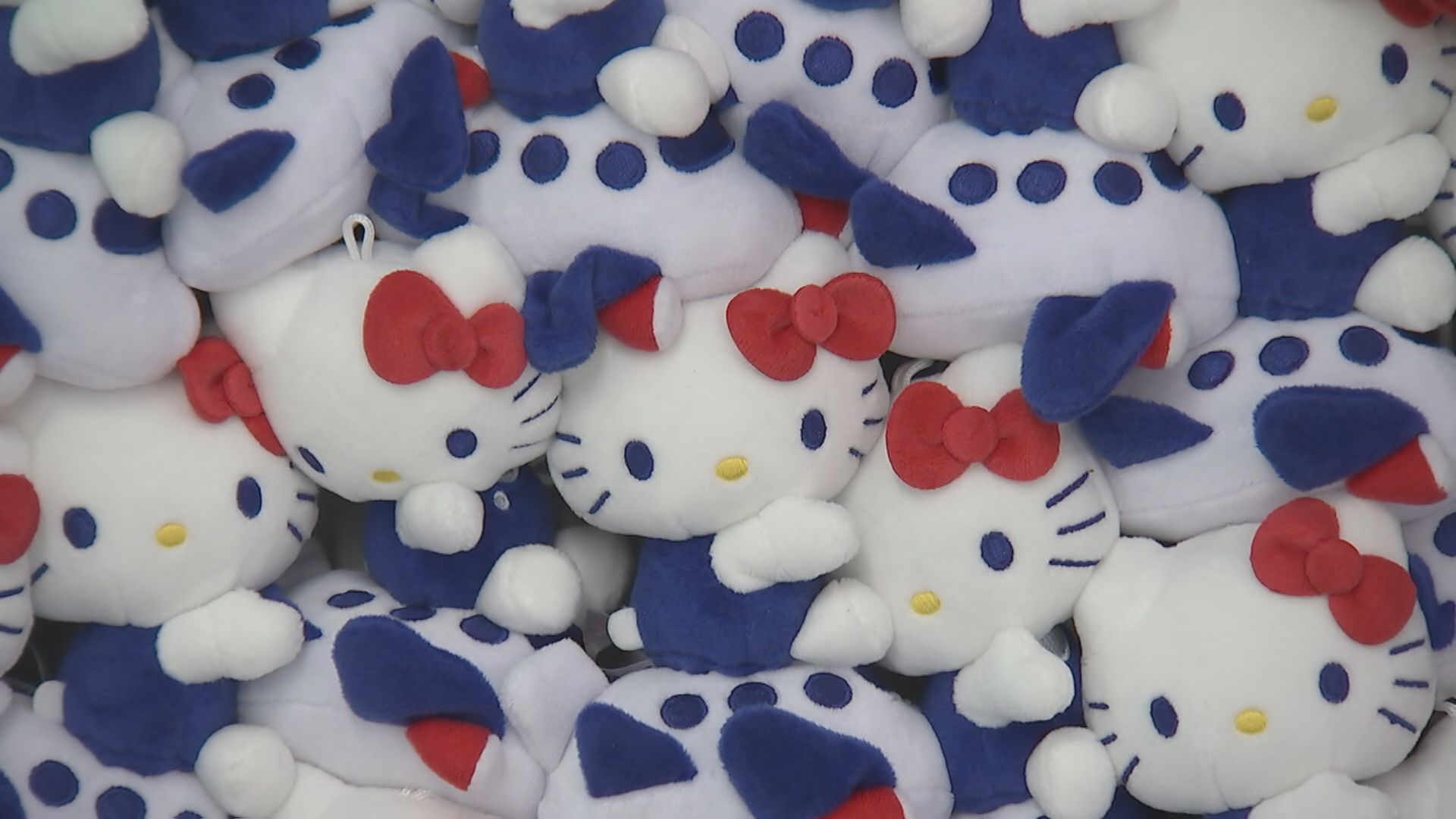 大分ハローキティ空港」に新フォトスポット ぬいぐるみ200個で作られた