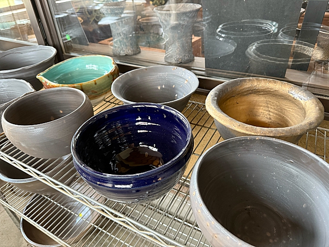 ビオトープ・めだか鉢・販売開始！ 益子焼の手作り一点ものの鉢