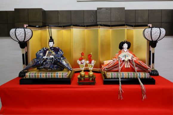 雛人形の七段飾りに飾る雛道具の配置と意味は？ | 人形の東玉