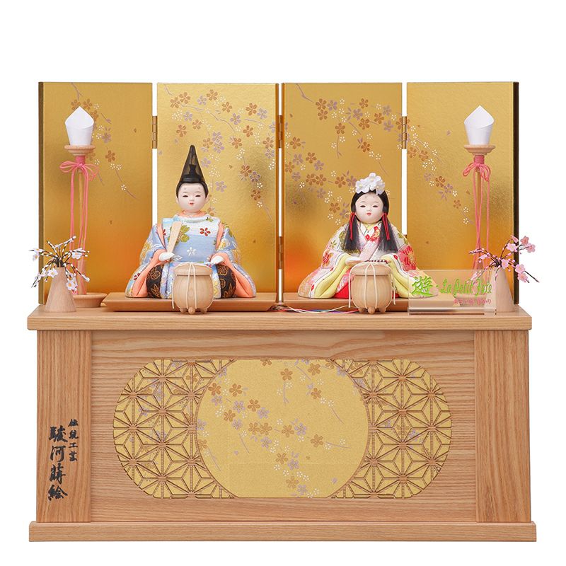 御殿飾り」は京の御所・紫宸殿（ししんでん）を模しています | 人形の東玉