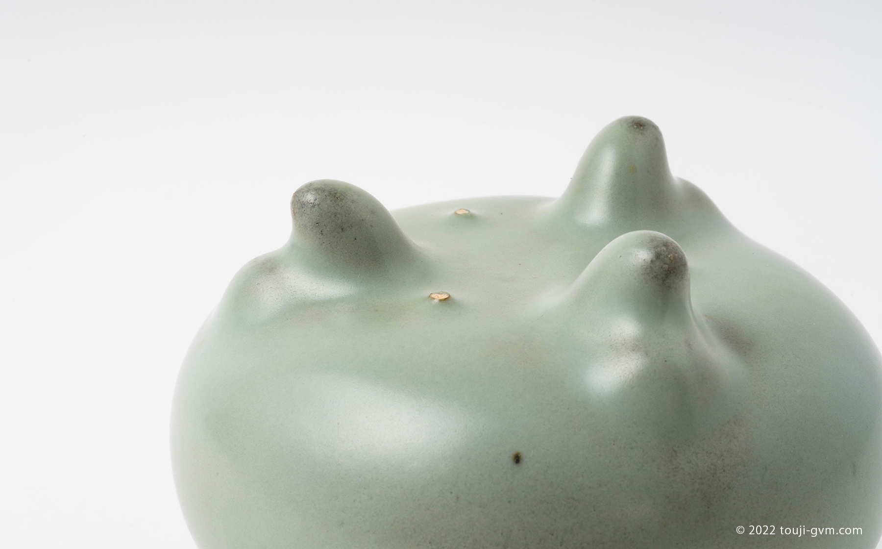 鈞窯 月白釉三足香炉 – Jun ware Censer | 陶磁オンライン美術館ー