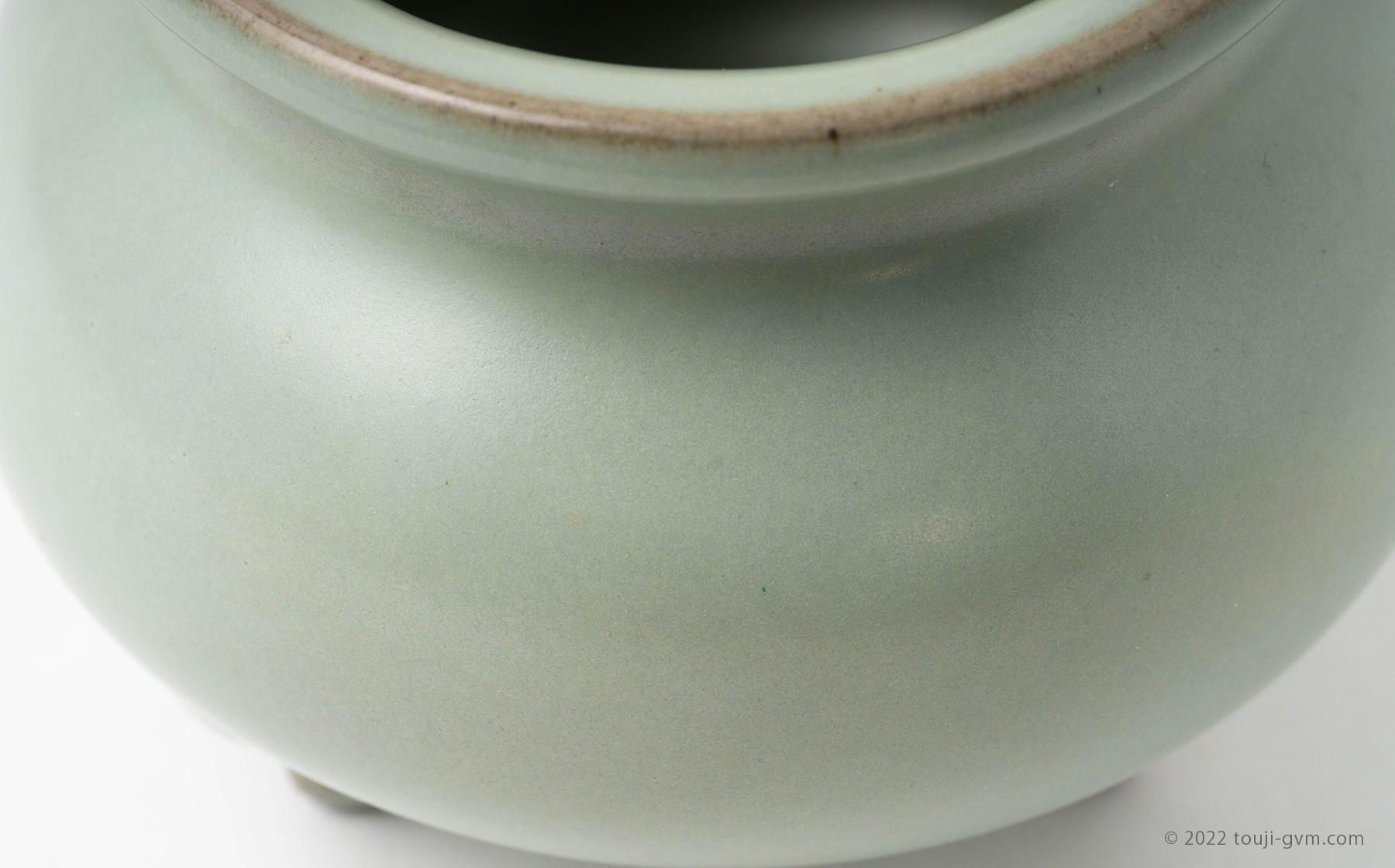 鈞窯 月白釉三足香炉 – Jun ware Censer | 陶磁オンライン美術館ー