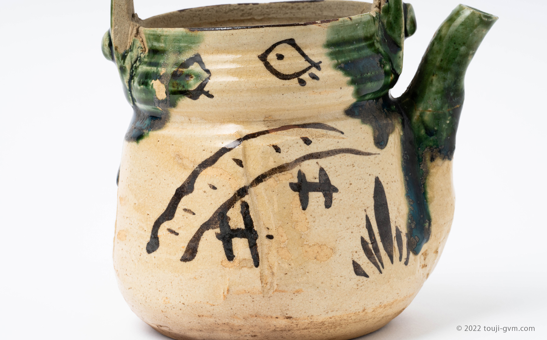 織部焼（おりべやき）とは｜古田織部が創始した緑釉陶磁器の歴史や特徴