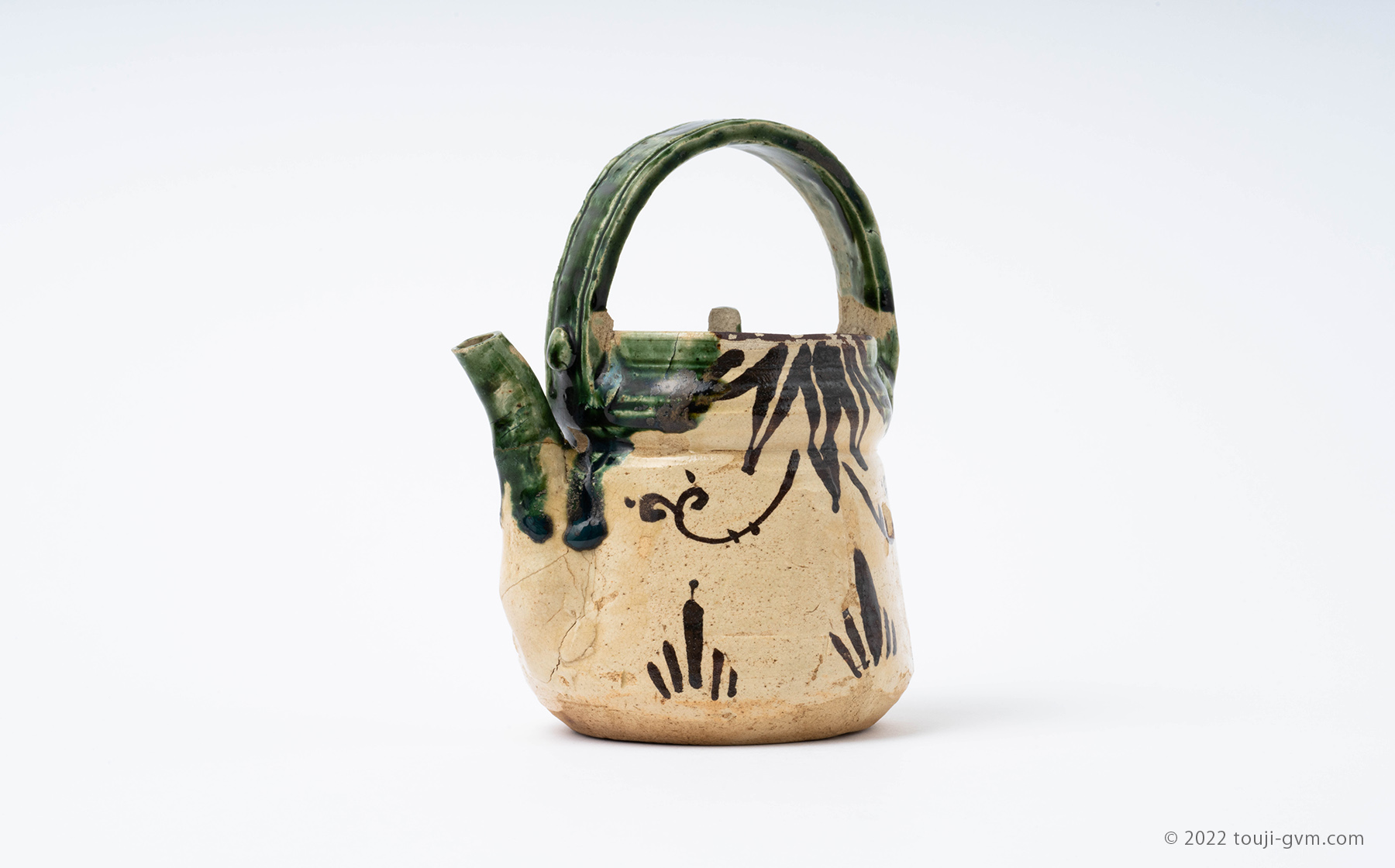 織部焼（おりべやき）とは｜古田織部が創始した緑釉陶磁器の歴史や特徴