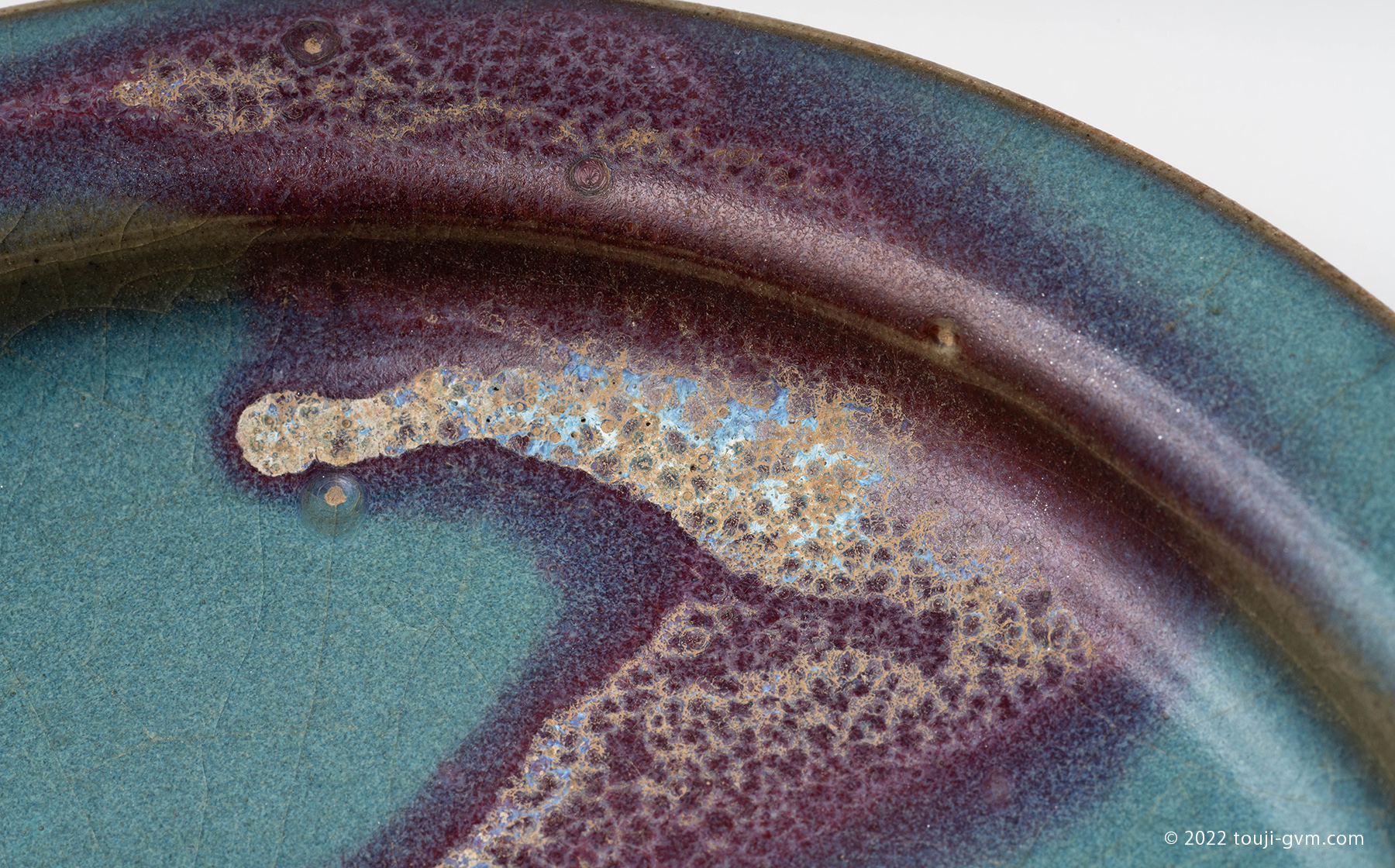 鈞窯澱青釉紫紅斑盤 – Jun ware Plate | 陶磁オンライン美術館ーTOUJI