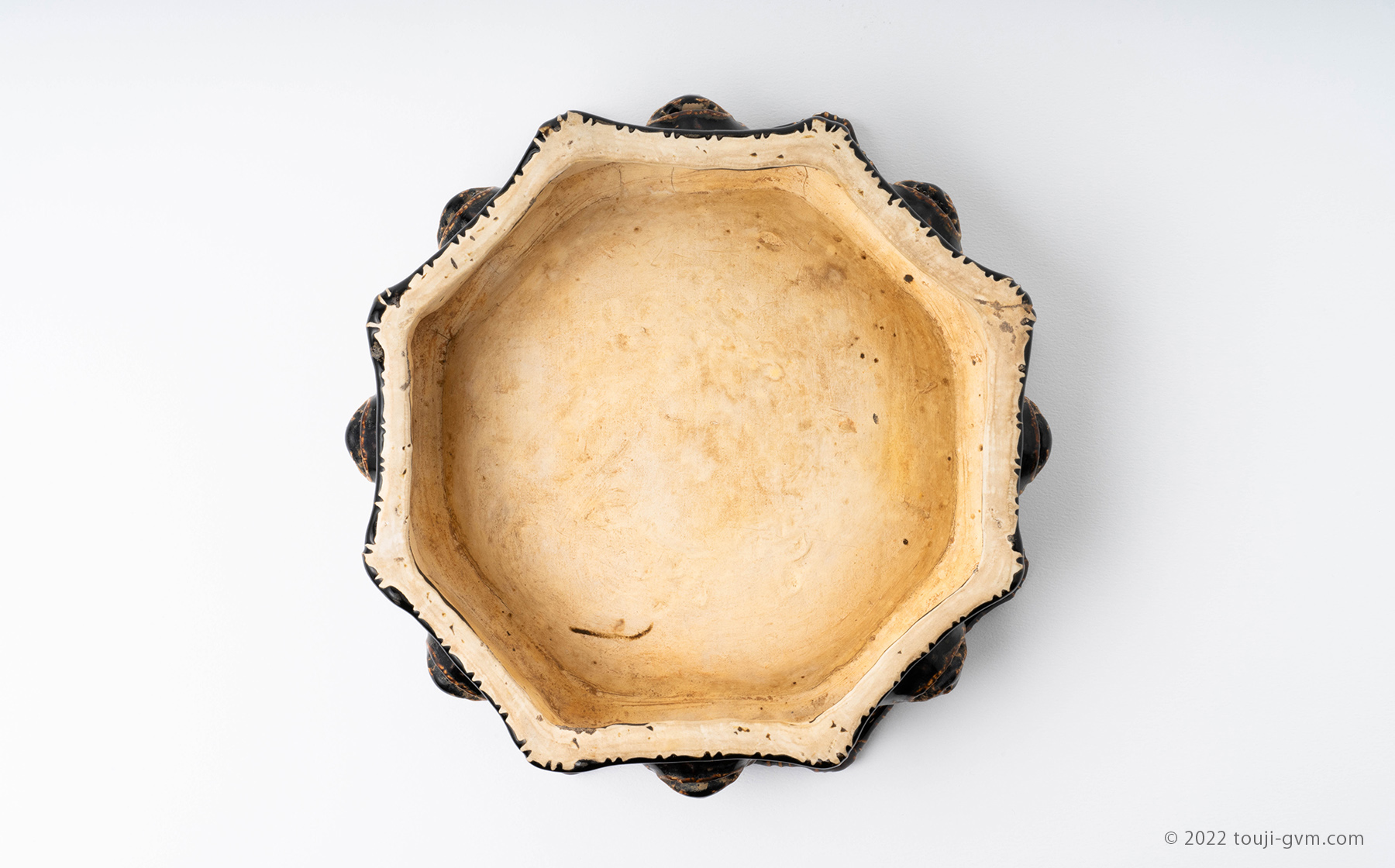 定窯 黒釉獅子文大硯 – Ding ware Inkstone | 陶磁オンライン美術館ー