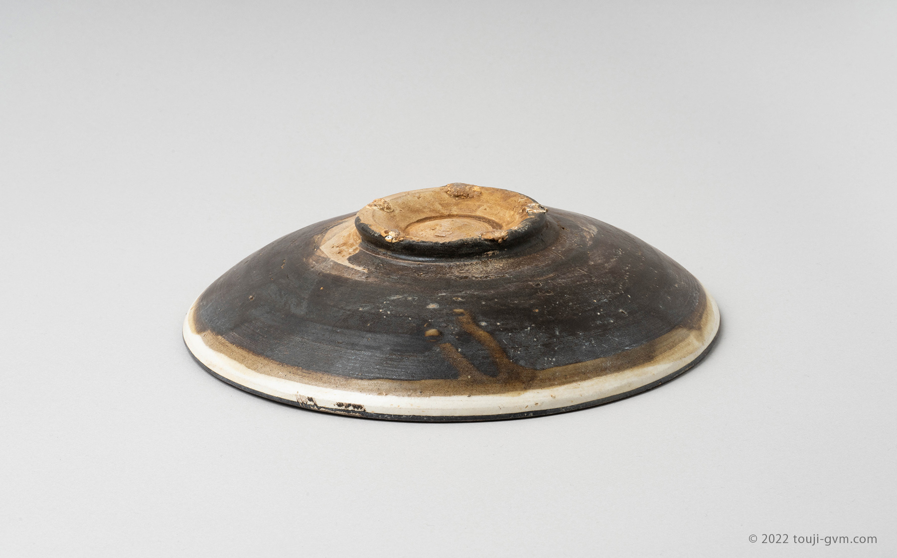磁州窯白地鉄絵虎文皿 – Cizhou ware Plate | 陶磁オンライン美術館ー