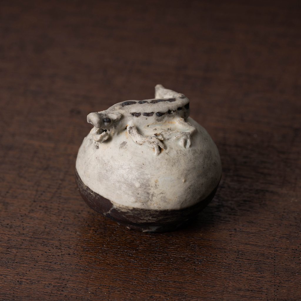 写真で解説】陶磁器の水滴（すいてき）とは｜特徴や歴史を解説。朝鮮で