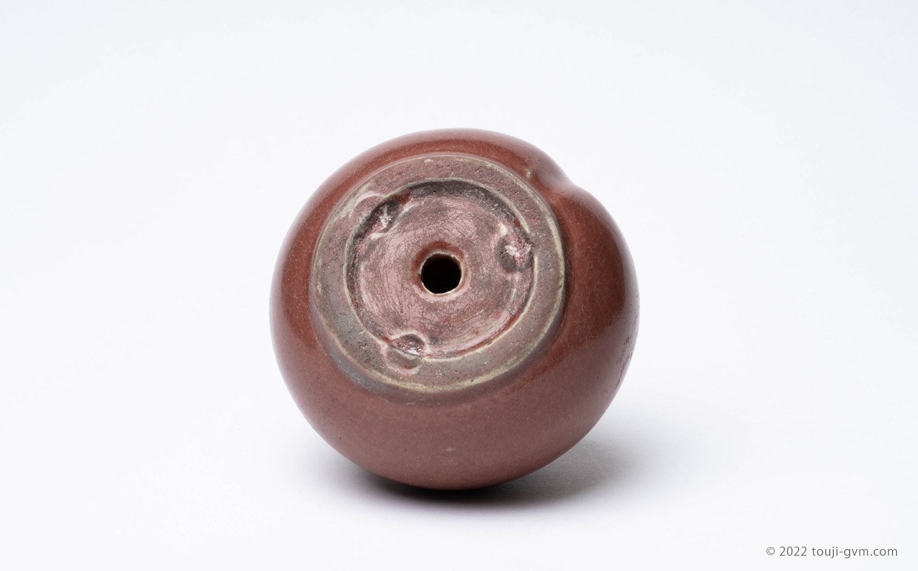 総辰砂桃形水滴 – Peach-Shaped Water Dropper | 陶磁オンライン美術館