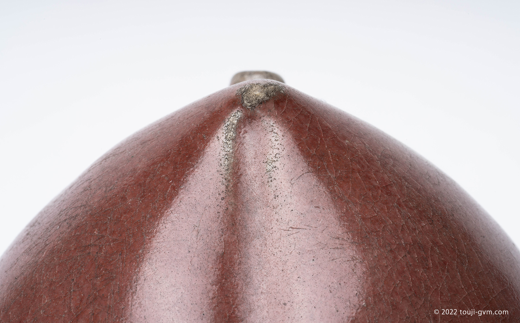 総辰砂桃形水滴 – Peach-Shaped Water Dropper | 陶磁オンライン美術館