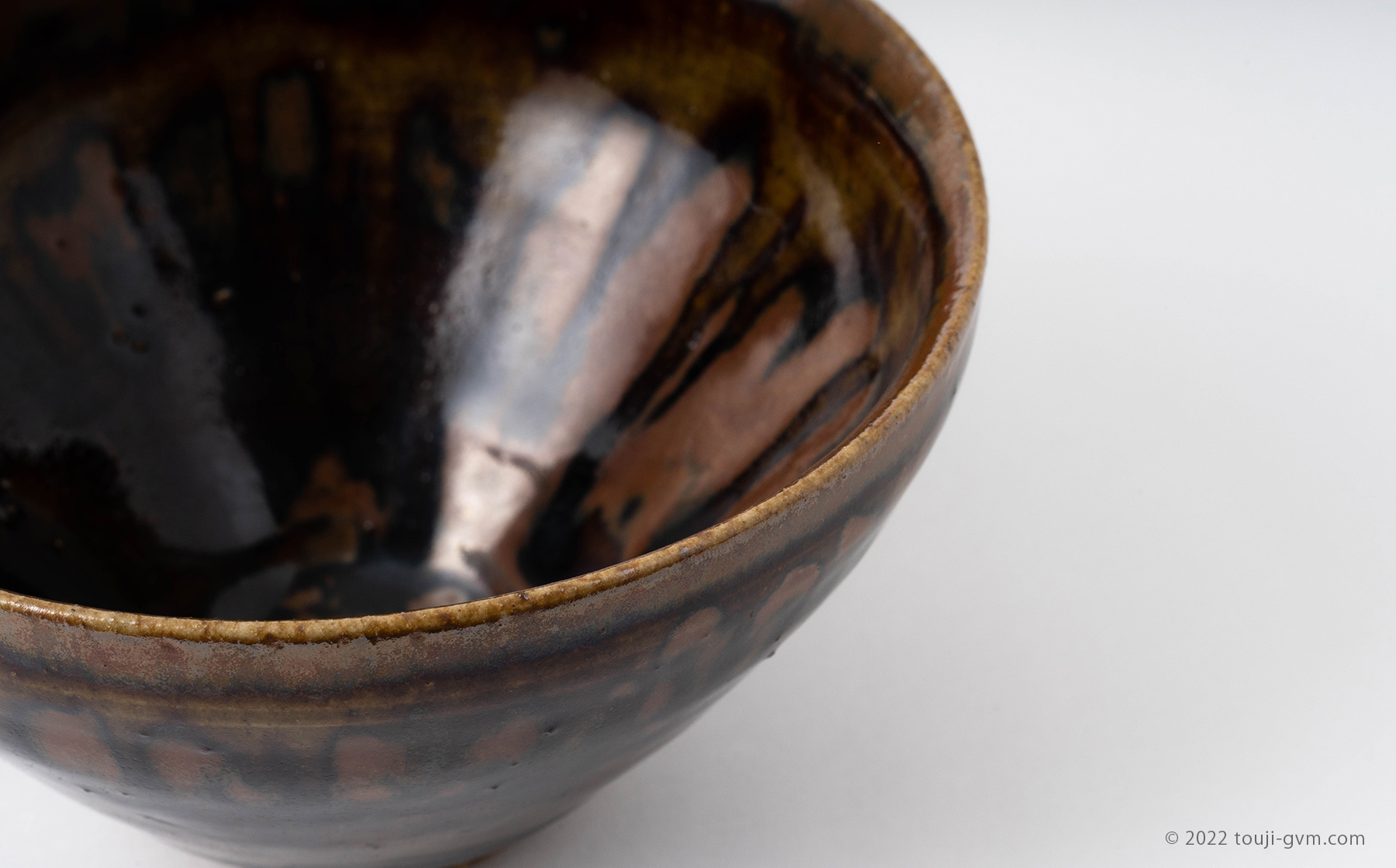 菊花天目茶碗 – Tenmoku Chrysanthemum | 陶磁オンライン美術館ーTOUJI