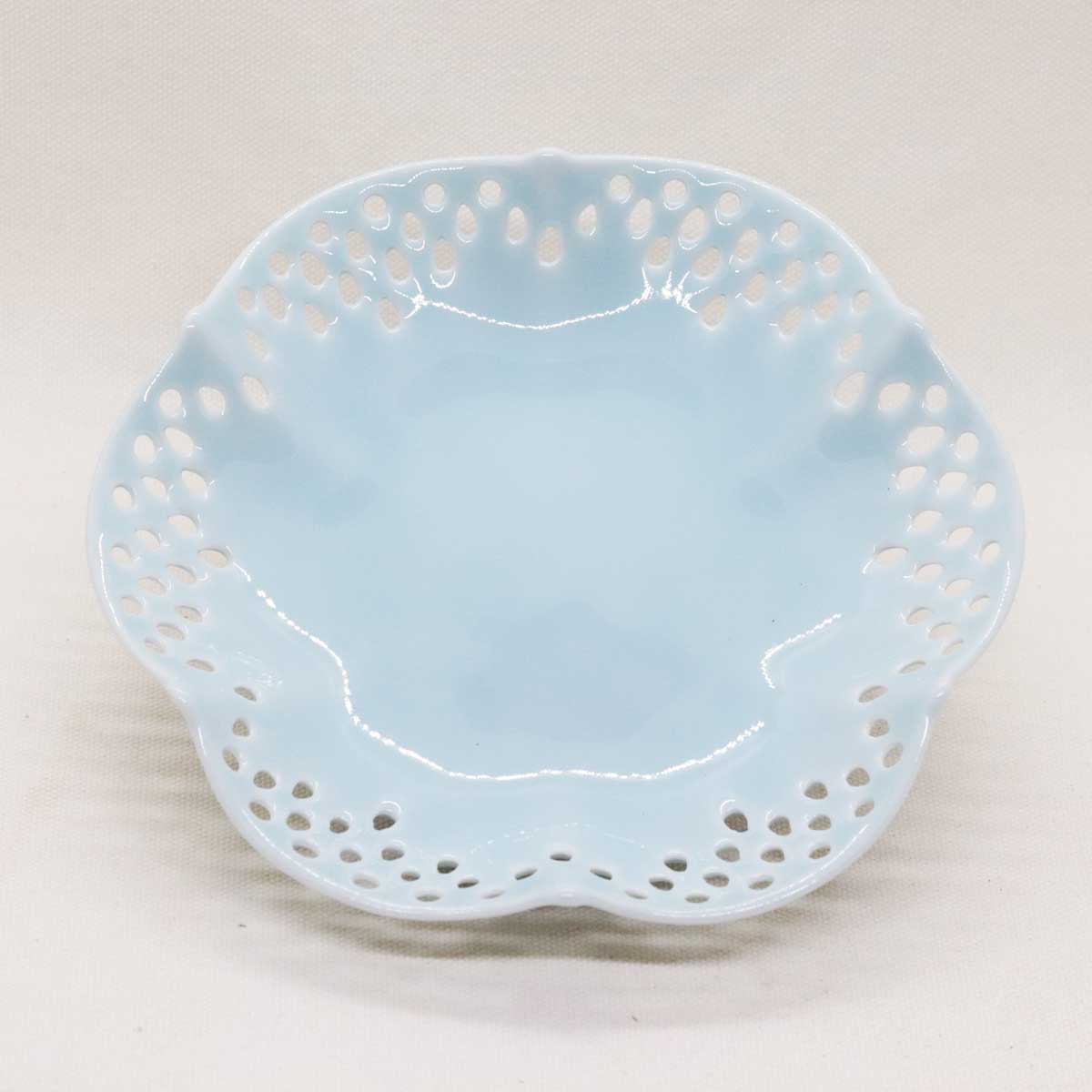 青白磁透かし彫り6寸皿