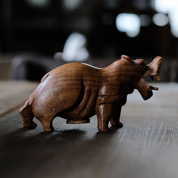 木彫りのカバ – zakka store towi