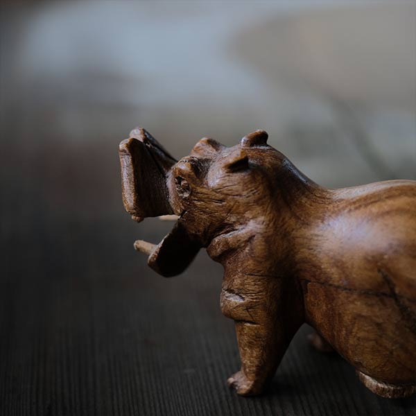 木彫りのカバ – zakka store towi