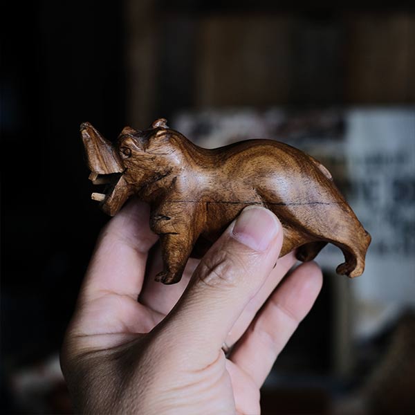 木彫りのカバ – zakka store towi