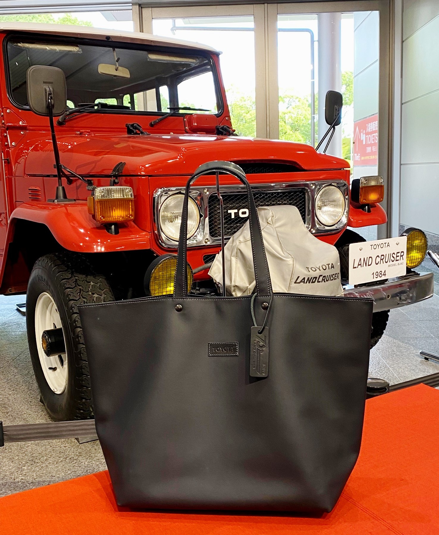 販売終了しました】ランドクルーザー70周年記念グッズ限定販売（①