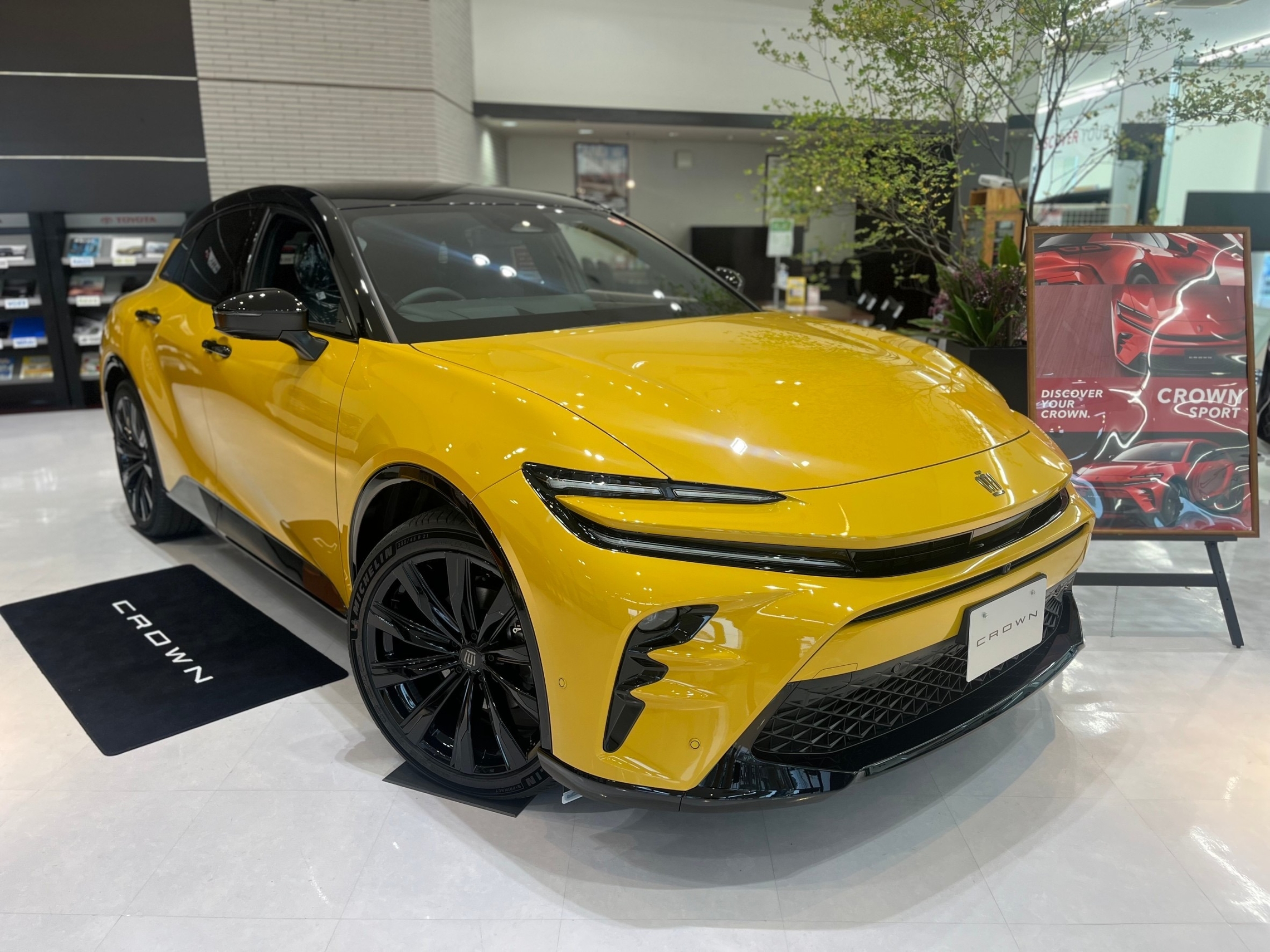新型クラウンスポーツ✨】展示中です👑🎵