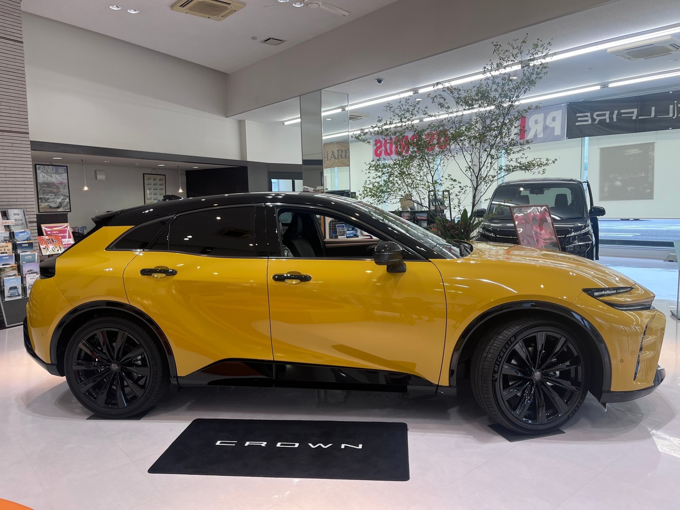 新型クラウンスポーツ✨】展示中です👑🎵