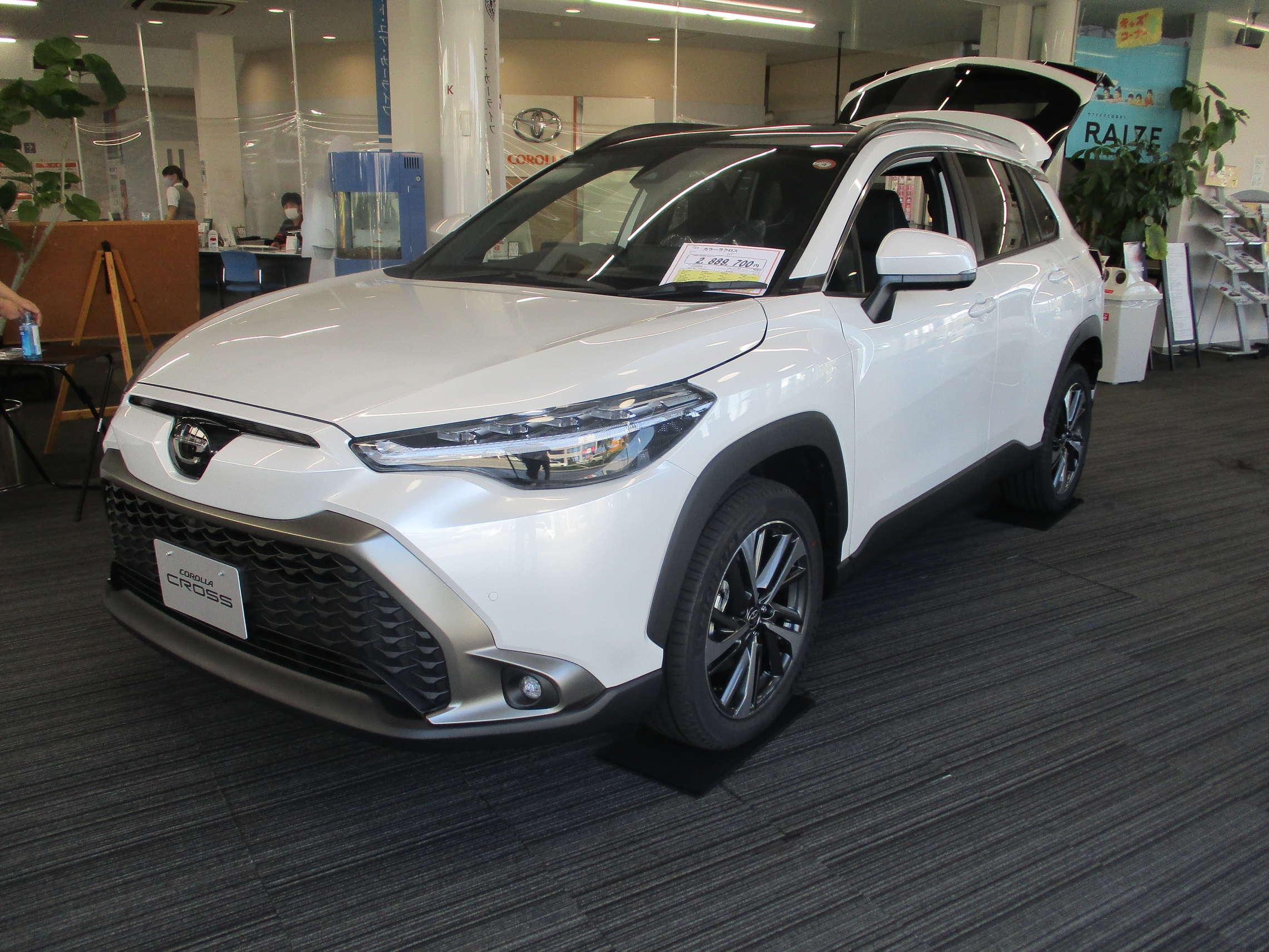 新型カローラクロス到着！